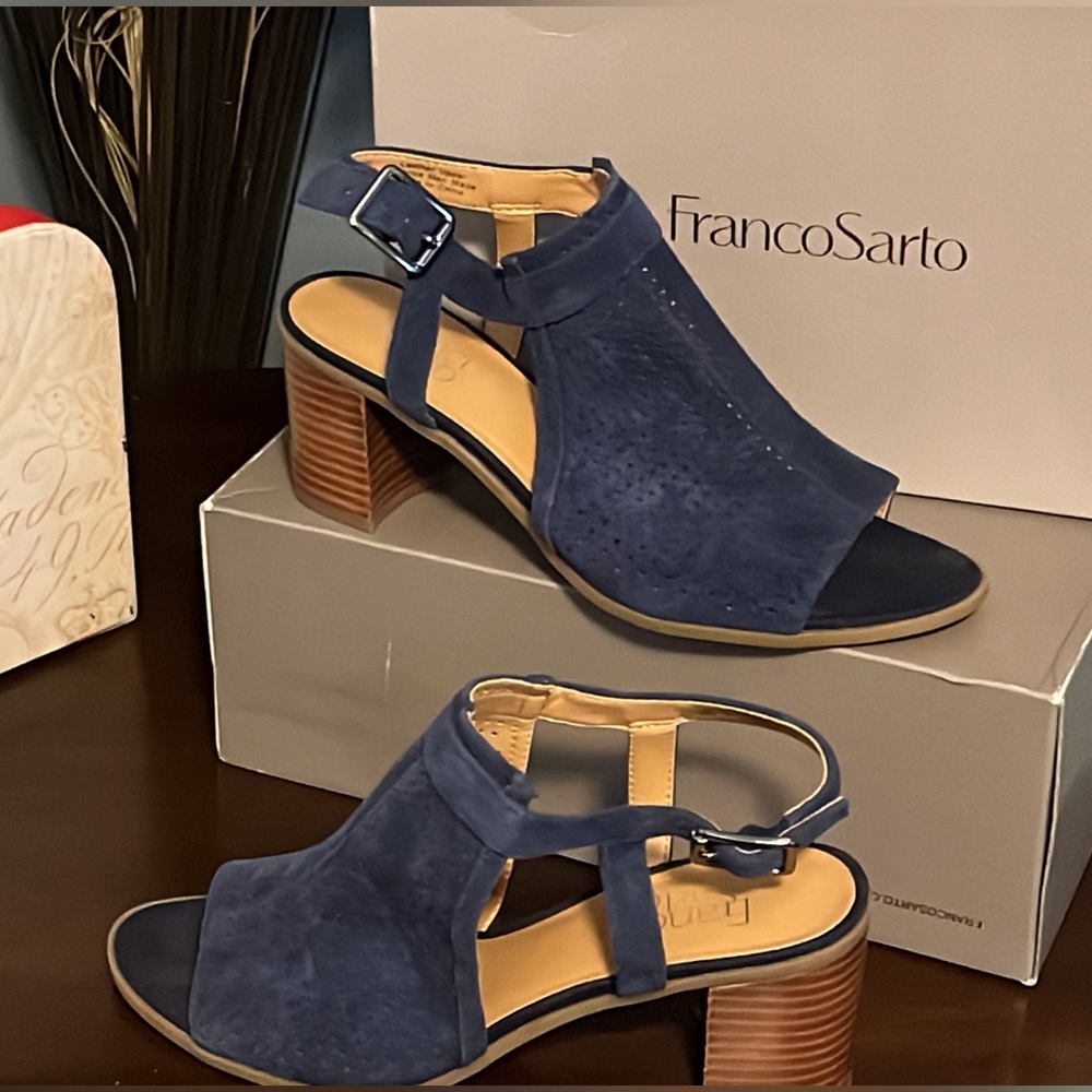 Franco Sarto Blue Hartlet 2 Heeled Sandals
Women’s Size 8 Like New